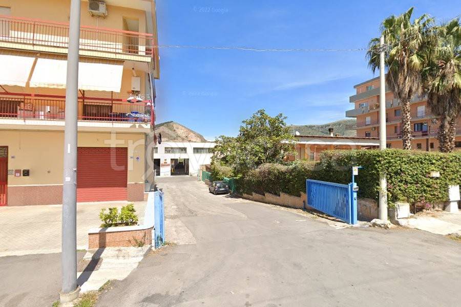 locale commerciale in vendita a Bagheria