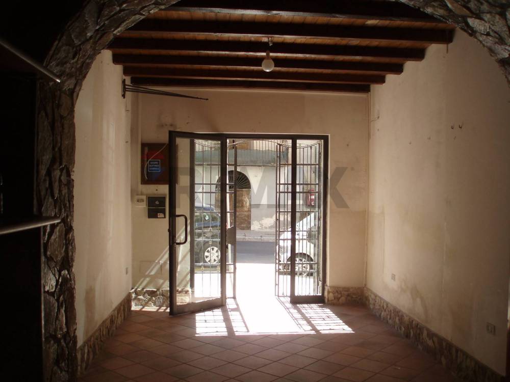 locale commerciale in vendita a Bagheria