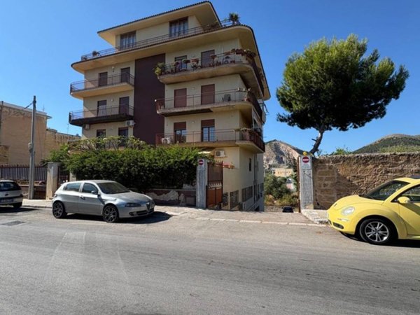 locale di sgombero in vendita a Bagheria