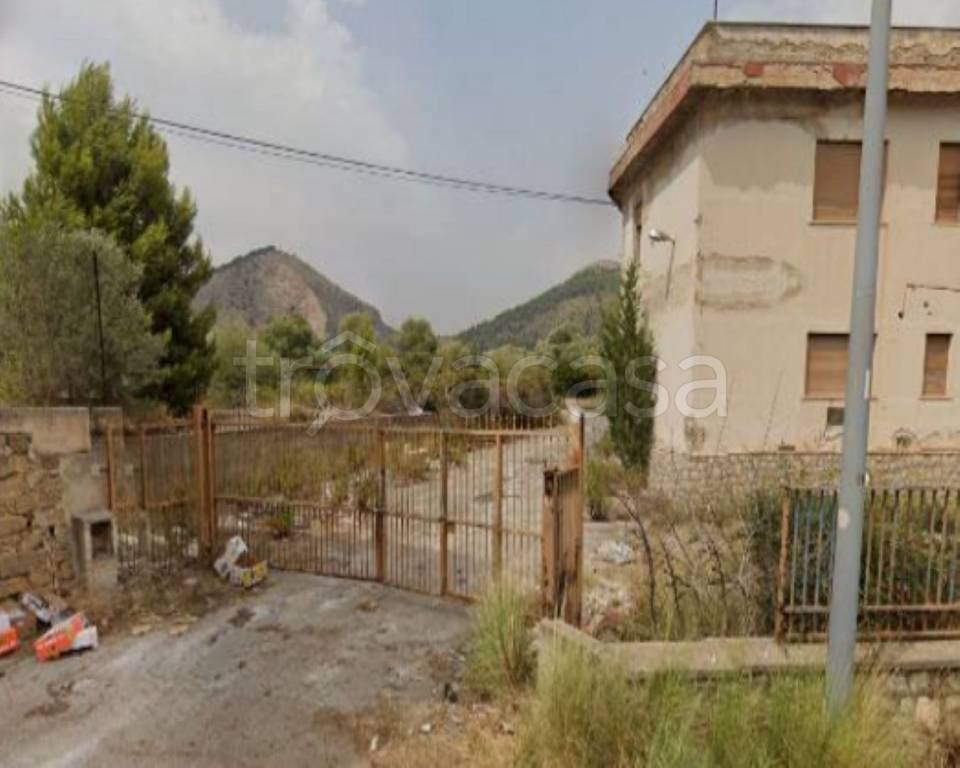 locale commerciale in vendita a Bagheria