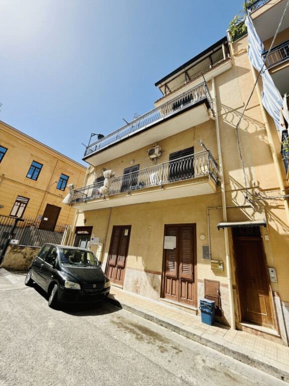 intera palazzina in vendita a Bagheria in zona Centro Città