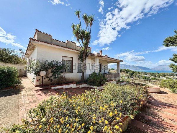casa indipendente in vendita a Balestrate