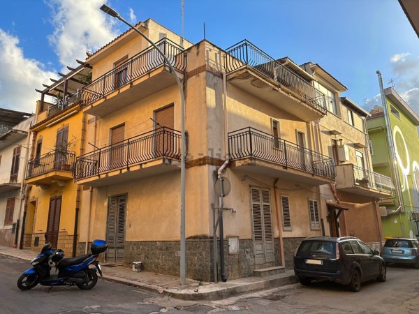 esavano in vendita a Balestrate