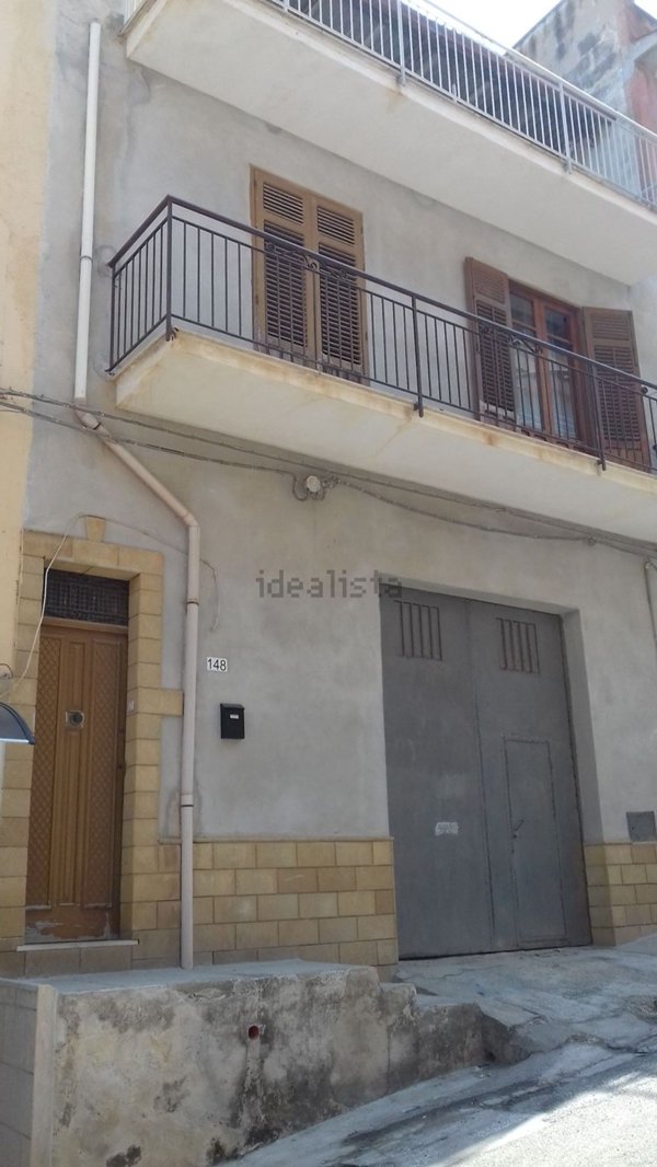 esavano in vendita a Balestrate