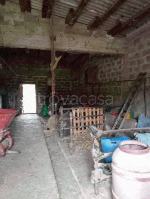 locale di sgombero in vendita a Baucina