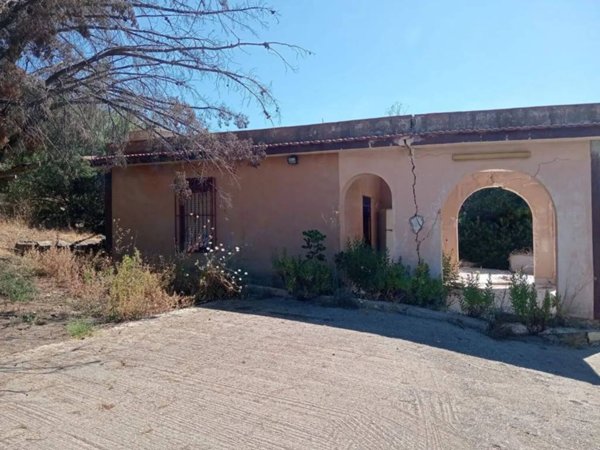 casa indipendente in vendita a Baucina