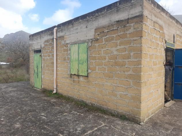 locale di sgombero in vendita a Baucina