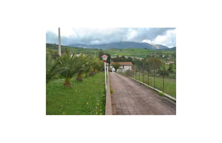 casa indipendente in vendita a Baucina