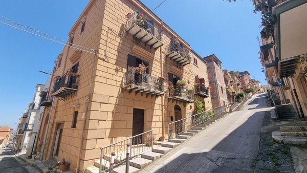 casa indipendente in vendita a Baucina