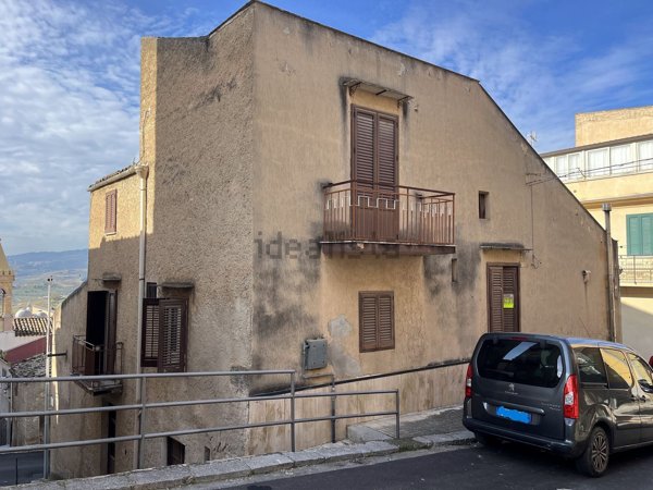 casa indipendente in vendita a Baucina