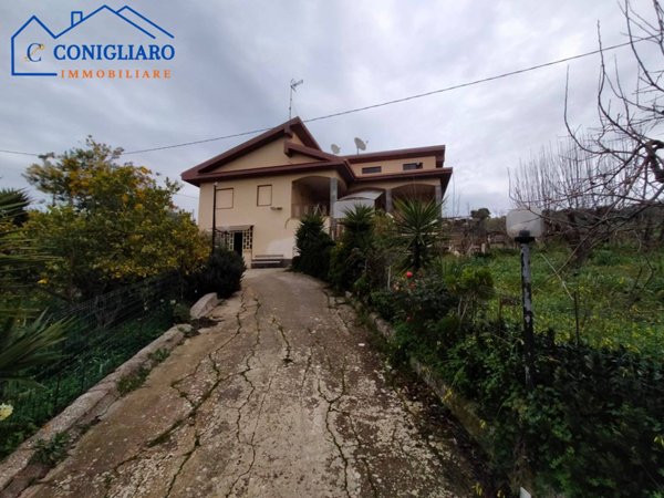 casa indipendente in vendita a Baucina