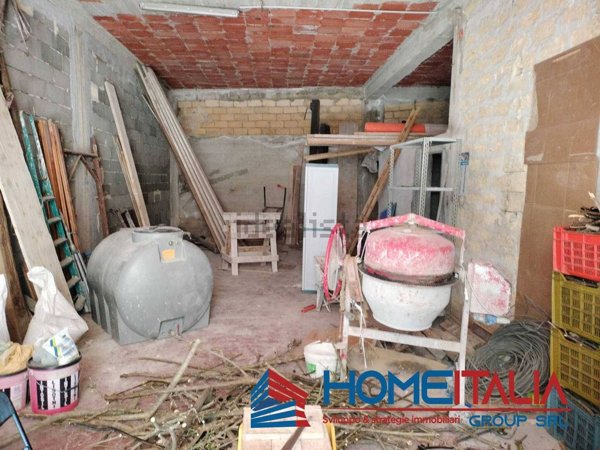 locale di sgombero in vendita a Belmonte Mezzagno