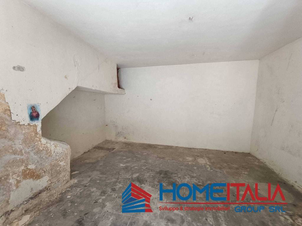 locale di sgombero in vendita a Belmonte Mezzagno