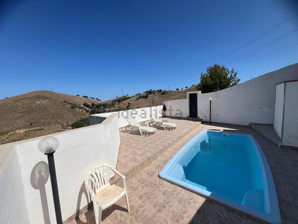 casa indipendente in vendita a Belmonte Mezzagno