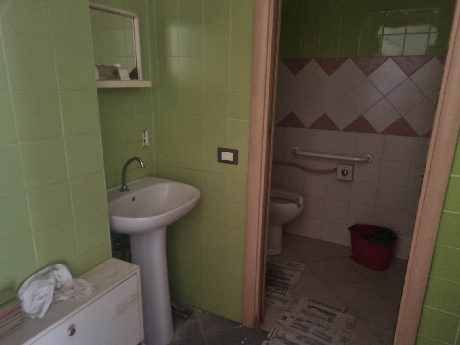 negozio in vendita a Belmonte Mezzagno