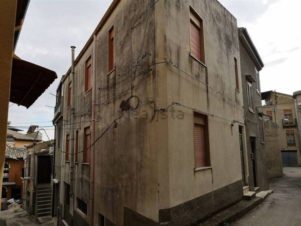 pentavano in vendita a Bisacquino