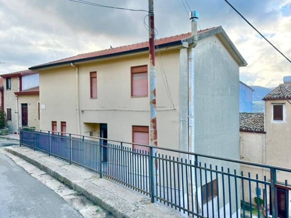 casa indipendente in vendita a Bisacquino