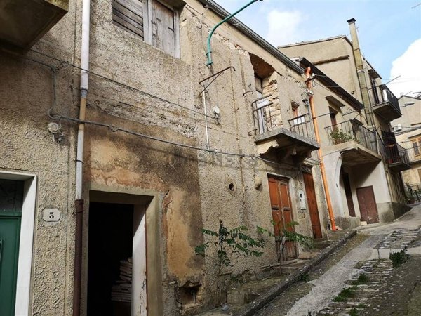 pentavano in vendita a Bisacquino