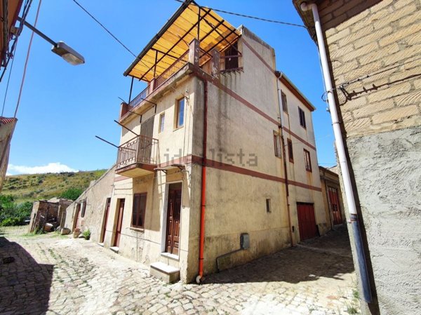 casa indipendente in vendita a Bompietro