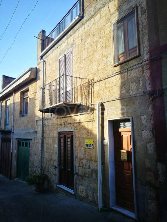 casa indipendente in vendita a Bompietro in zona Locati