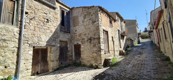 casa indipendente in vendita a Bompietro