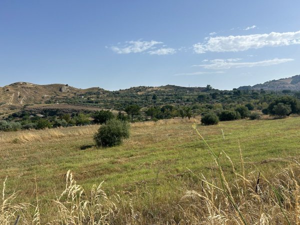 terreno edificabile in vendita a Bompietro in zona Locati
