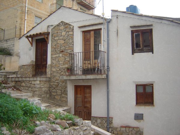 casa indipendente in vendita a Bompietro