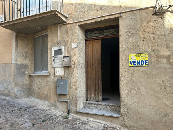 esavano in vendita a Bompietro