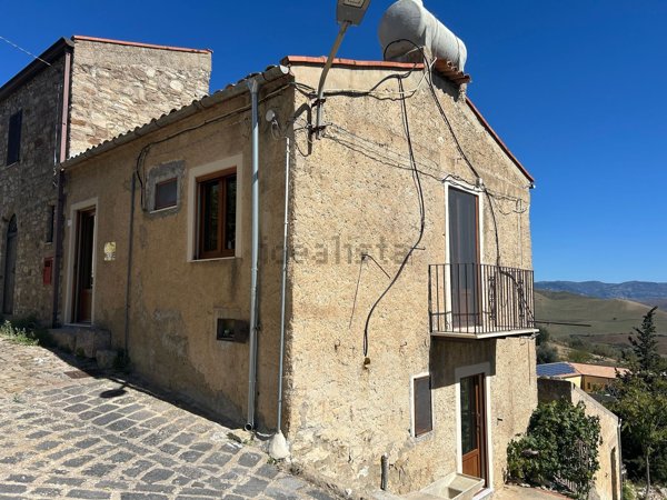 casa indipendente in vendita a Bompietro