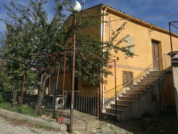 casa indipendente in vendita a Bompietro