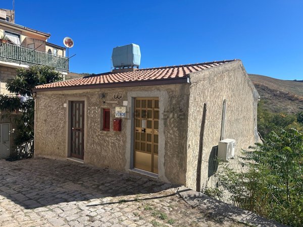 casa indipendente in vendita a Bompietro