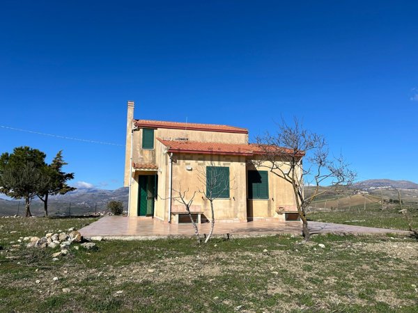 casa indipendente in vendita a Bompietro in zona Locati