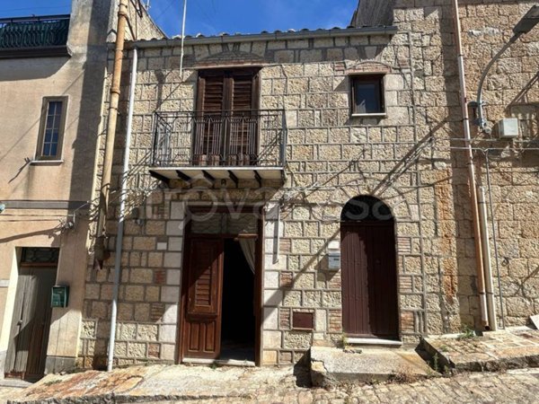 casa indipendente in vendita a Bompietro in zona Locati