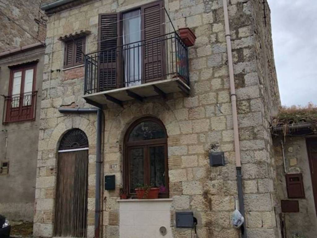 casa indipendente in vendita a Bompietro in zona Locati
