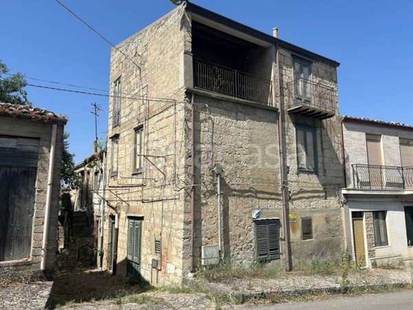 casa indipendente in vendita a Bompietro in zona Locati