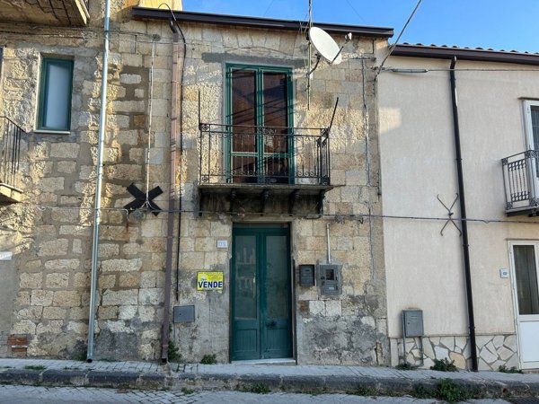 casa indipendente in vendita a Bompietro
