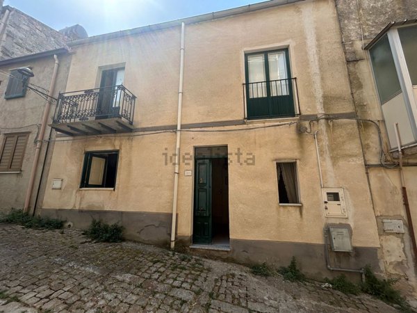 casa indipendente in vendita a Bompietro in zona Locati