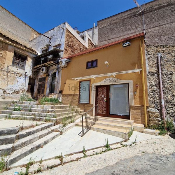 locale commerciale in vendita a Borgetto