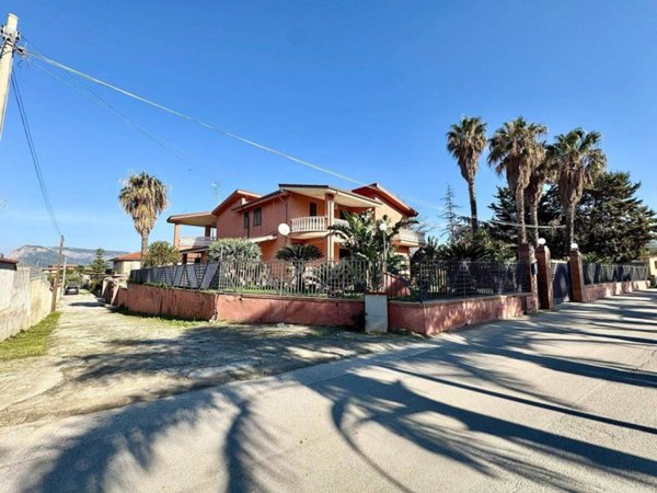 casa indipendente in vendita a Borgetto