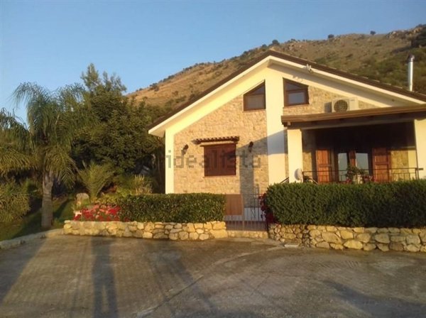 casa indipendente in vendita a Borgetto