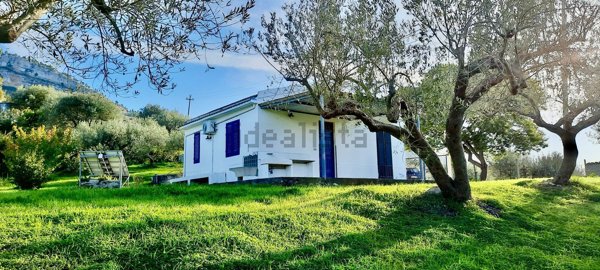 locale di sgombero in vendita a Caccamo