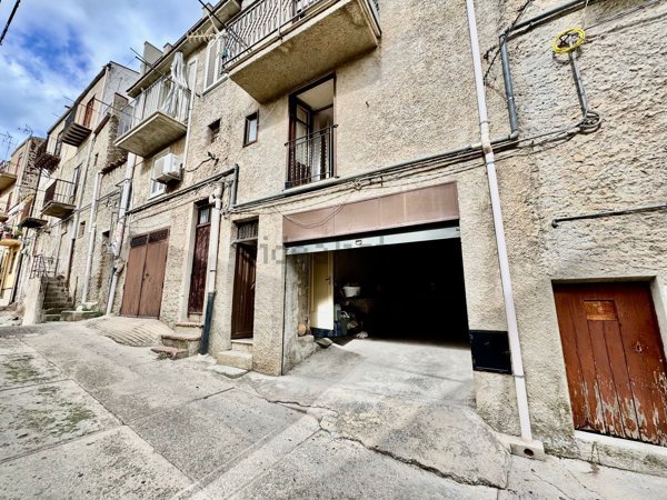 casa indipendente in vendita a Caccamo