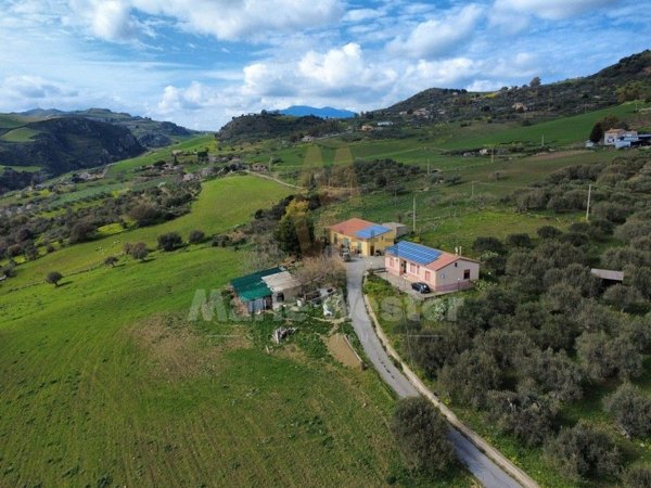 casa indipendente in vendita a Caccamo