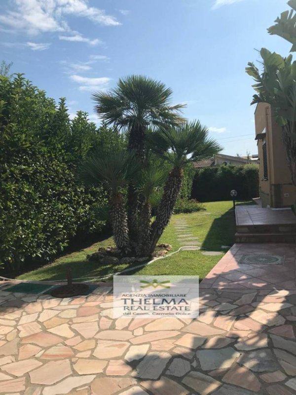 casa indipendente in vendita a Campofelice di Roccella