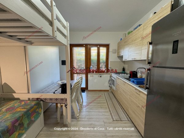 appartamento in vendita a Campofelice di Roccella