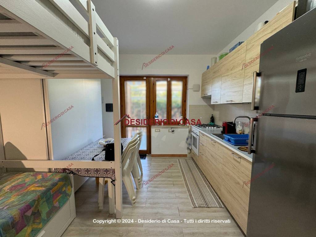 appartamento in vendita a Campofelice di Roccella