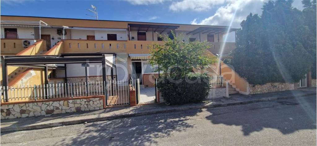 casa indipendente in vendita a Campofelice di Roccella