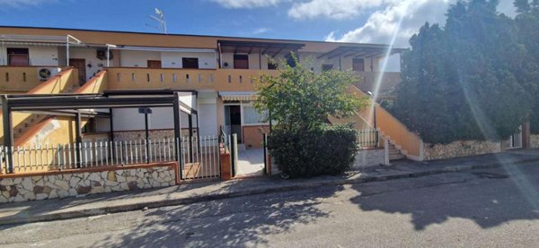 casa indipendente in vendita a Campofelice di Roccella