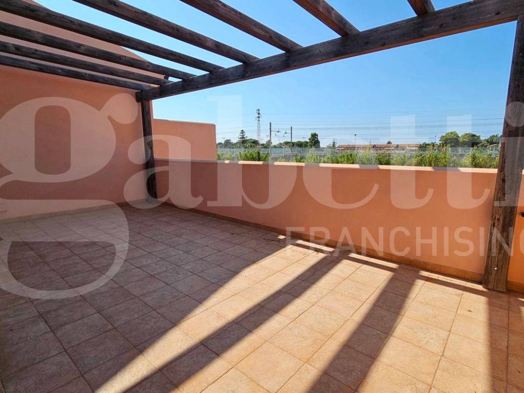 casa indipendente in vendita a Campofelice di Roccella