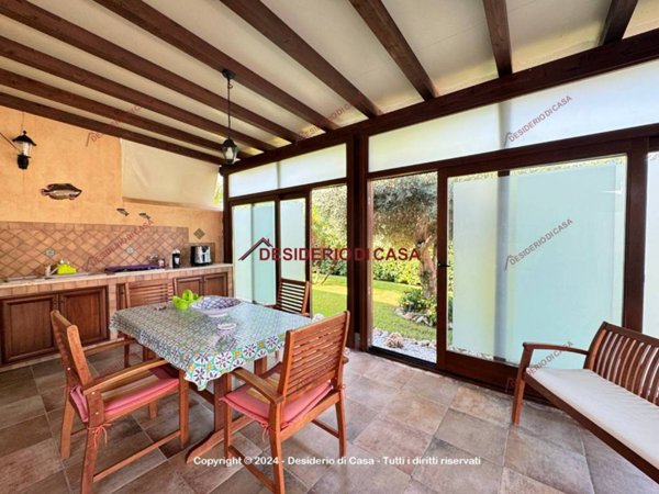 casa indipendente in vendita a Campofelice di Roccella